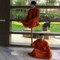 人体悬浮行为艺术表演