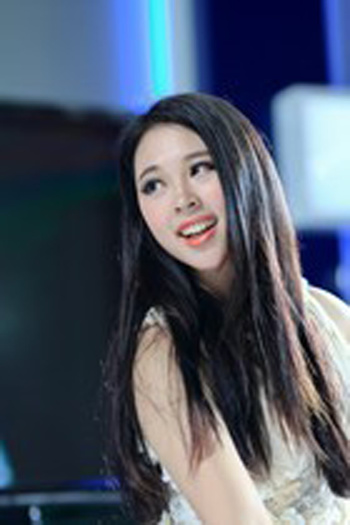 泉州车展俏丽模特 (1)