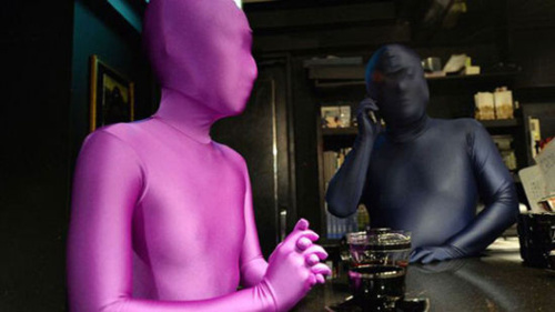 最奇葩行为艺术——全套紧身衣的行为艺术