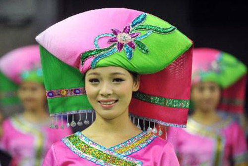 最特色礼仪小姐——民族服饰展现礼仪小姐别样风情