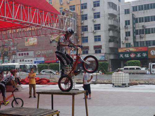 晋江安海上悦城极限单车表演1