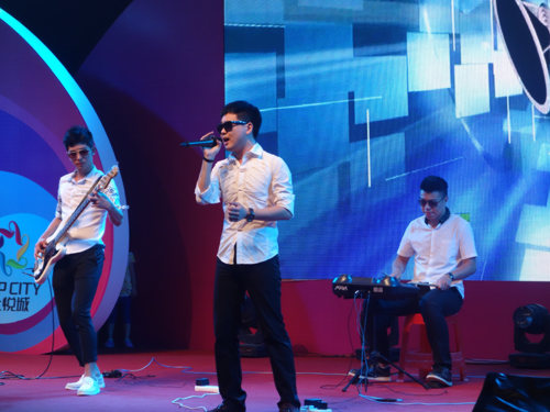 晋江安海上悦城摇滚乐队演出