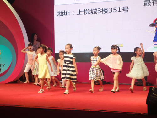 晋江安海上悦城演出童模走秀