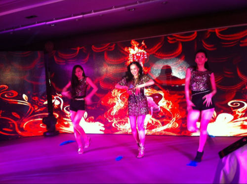 性感女神钟丽缇降临泉州，载歌载舞奉献精彩演出２