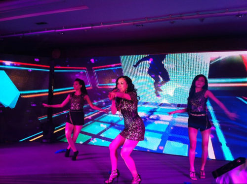 性感女神钟丽缇降临泉州，载歌载舞奉献精彩演出3