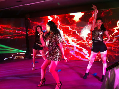 性感女神钟丽缇降临泉州，载歌载舞奉献精彩演出4