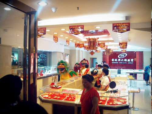 舞狮表演，祥狮巡境