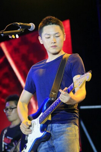 厦门“乐位”派对歌手梁博献唱