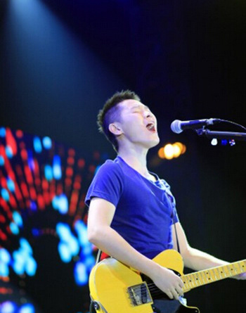 厦门“乐位”派对歌手梁博献唱