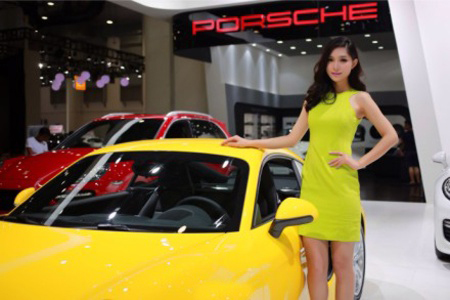 有一大波车模来袭，海西车展香艳车模吸睛 (9)