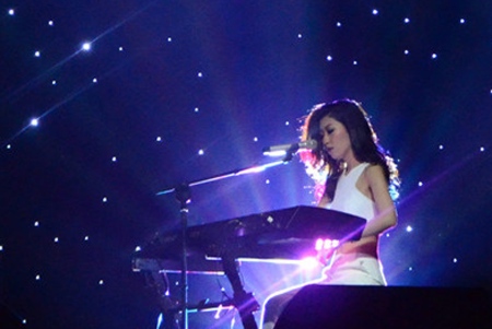 歌手曲婉婷厦门巡演“为你歌唱”２