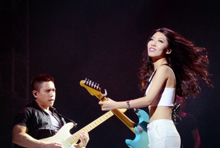 歌手曲婉婷厦门巡演“为你歌唱”