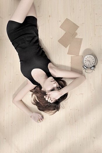 平面模特卧姿拍摄 (2)