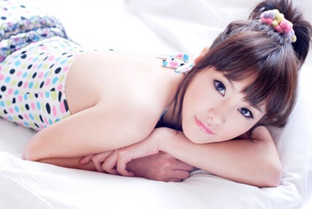 平面模特卧姿拍摄 (4)