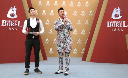 林峯与主持人交流