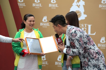 粉丝赠予林峯有林峯形象的泉州特色影雕