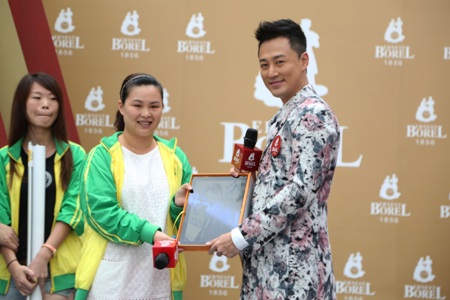 粉丝赠予林峯有林峯形象的泉州特色影雕