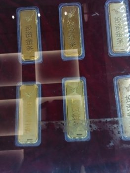 每根2KG重量的投资金条，价值数十万