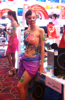 莆田远腾美的新品发布会人体彩绘模特 (1)