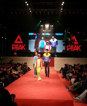 匹克新品发布会模特走秀1