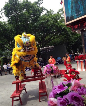泉州钱隆珠宝门店开业舞狮表演2