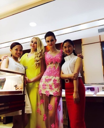 香港钱隆珠宝泉州门店开业外籍展示模特