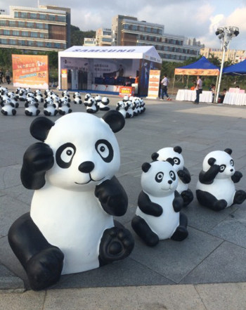 新浪厦门三周年庆典熊猫公仔萌翻天 (1)