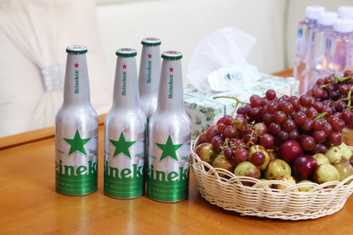 喜力啤酒与水果餐饮