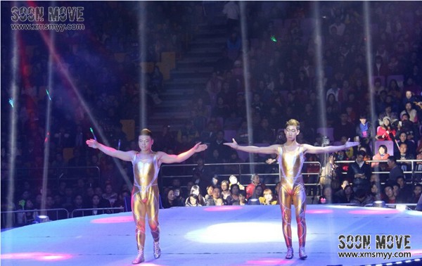 杂技表演（力量组合）