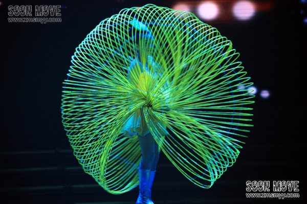 杂技表演(呼啦圈)