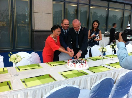 主宾一起为品牌50周年庆生