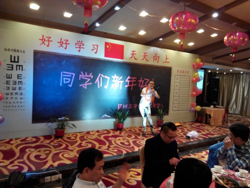 二人转演员特技，鼻子用水管吹奏葫芦丝