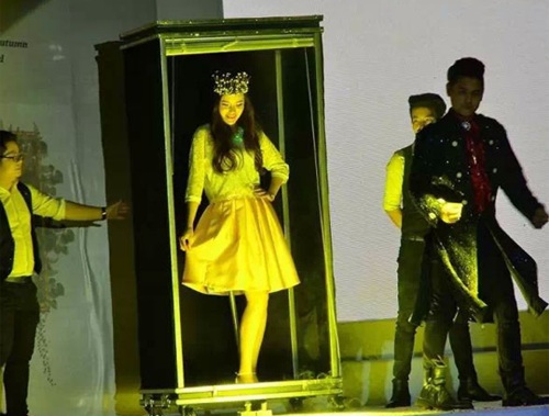 雅奴天使发布会开场魔术表演