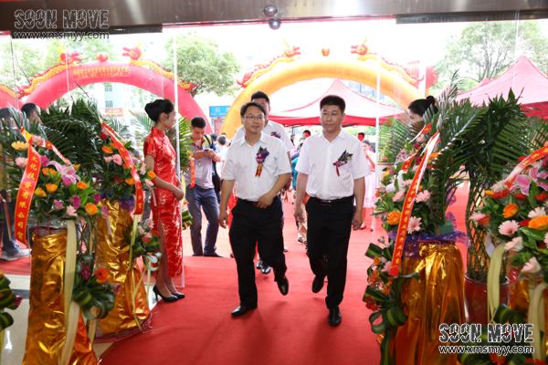 嘉宾参观金马甲石狮新营业厅