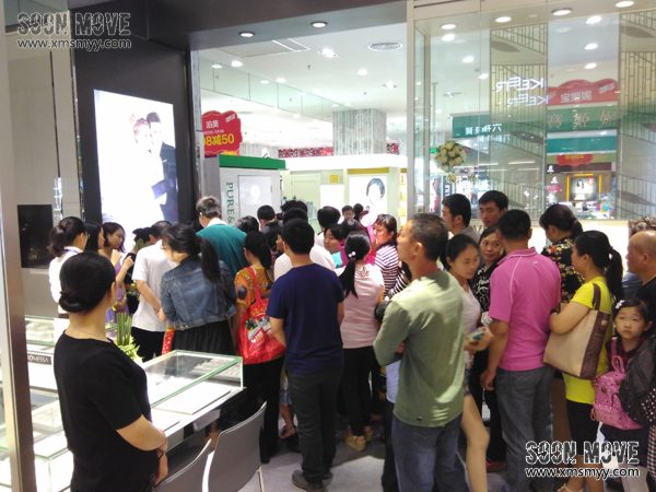 周生生泉州浦西万达店开业现场