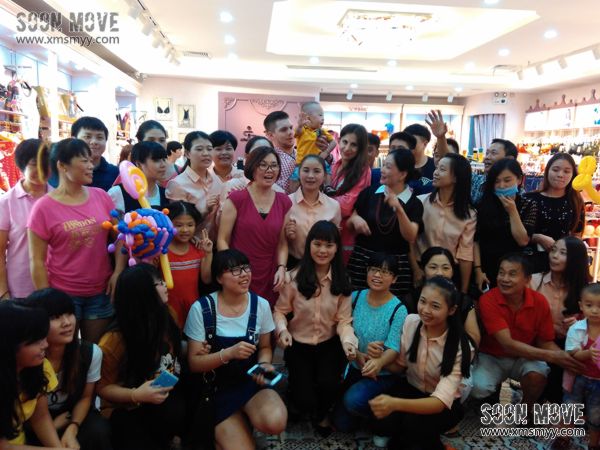 泉州石狮诗娟商行隆重开业外籍模特展示内衣 (10)