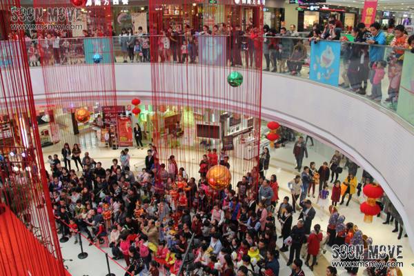 惠安中闽百汇一周年店庆演出现场