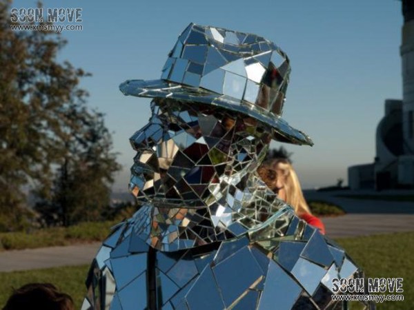 镜面人行为艺术