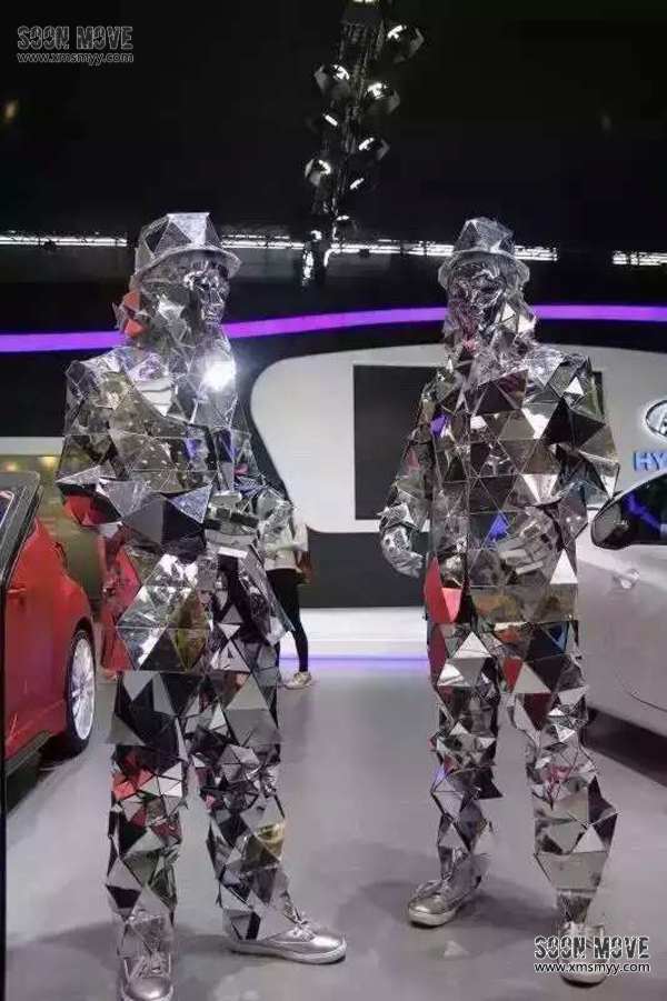 镜面人行为艺术1