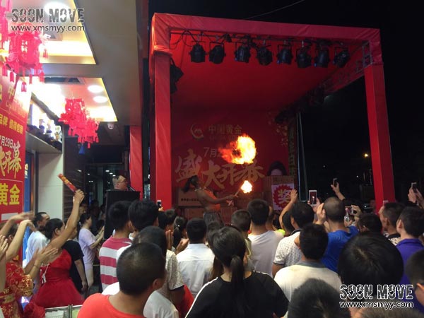 缅甸火神喷火表演